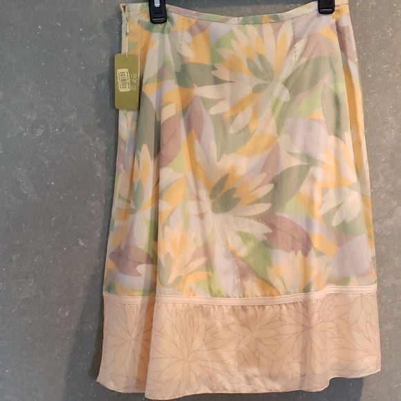 Skirt - Picture 2 of 5